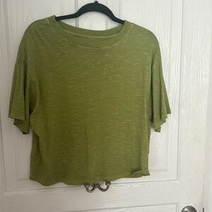 Universal Threads Green Cropped Tee Size Medium